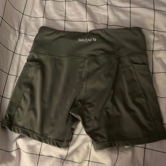 SOLD - BALEAF Women's 5" High Waist Biker Shorts Running Workout w/ Pockets - Picture 2 of 3